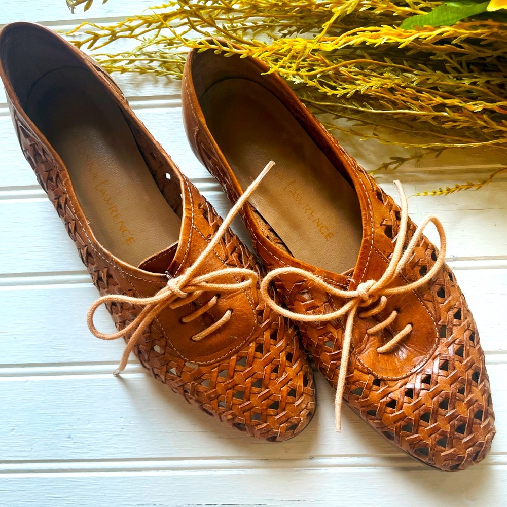 Vintage authentic leather Donna Lawrence flats. These are RARE! Size 6
